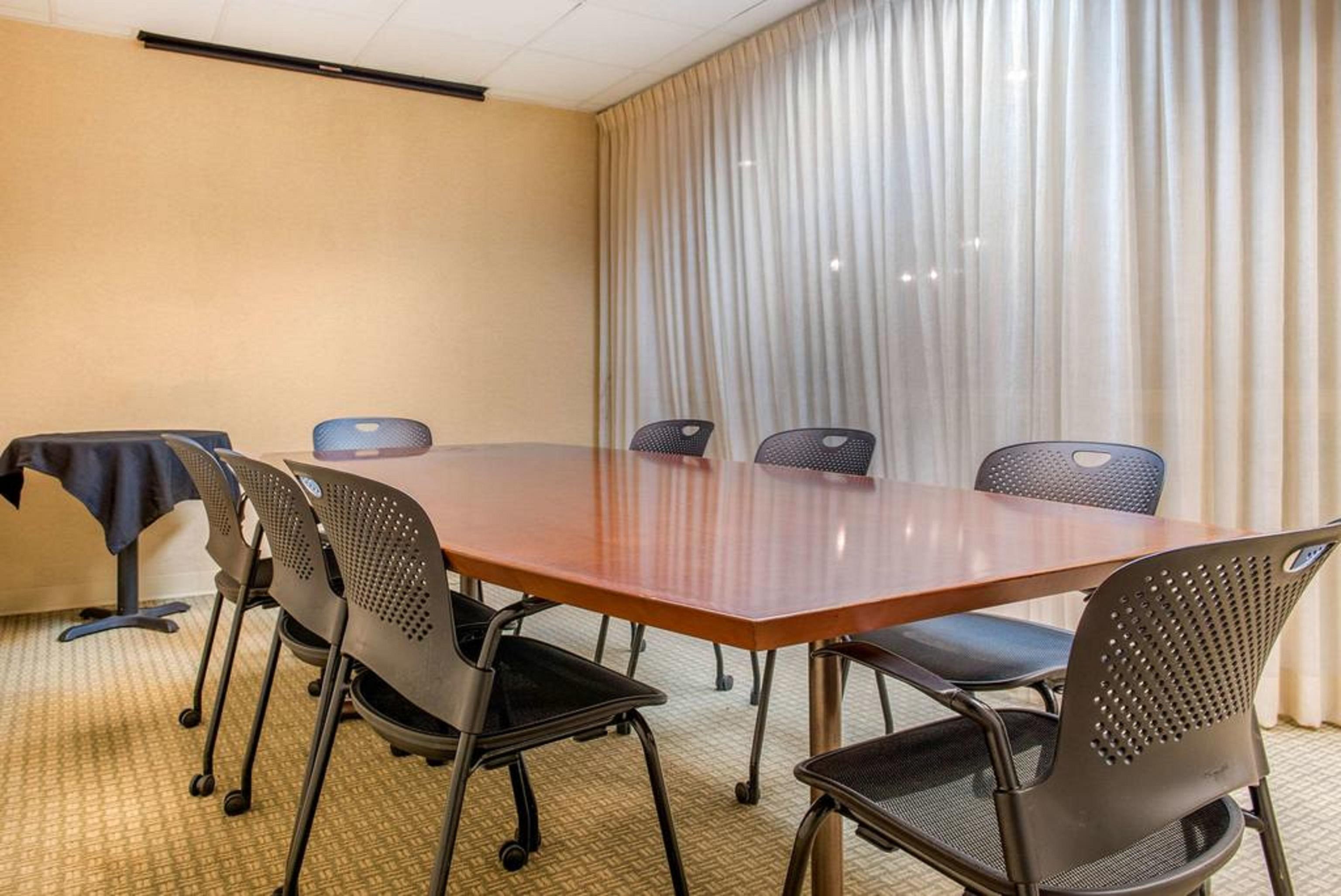 Quality Hotel Conference Center Cincinnati Blue Ash Exterior photo