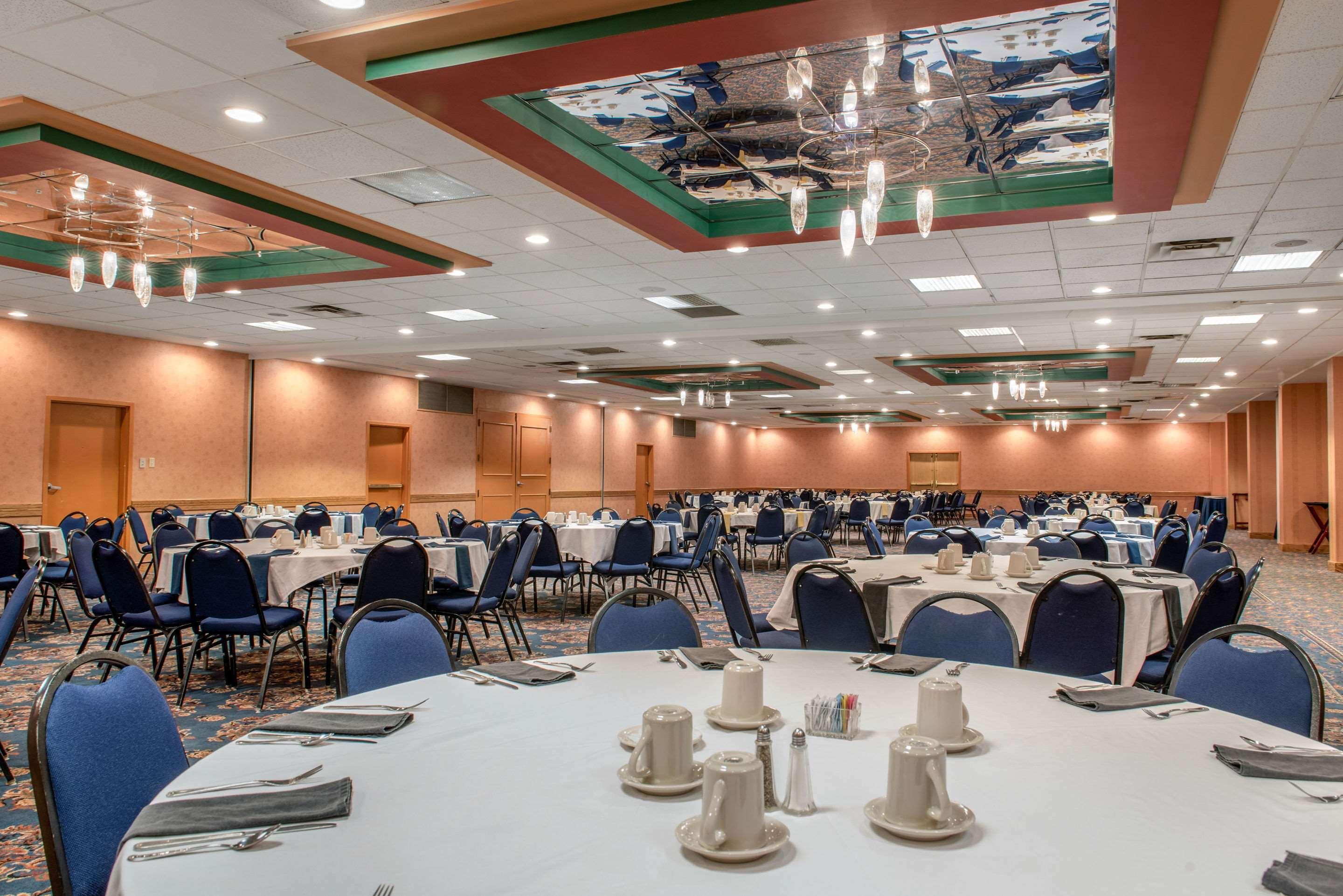Quality Hotel Conference Center Cincinnati Blue Ash Exterior photo