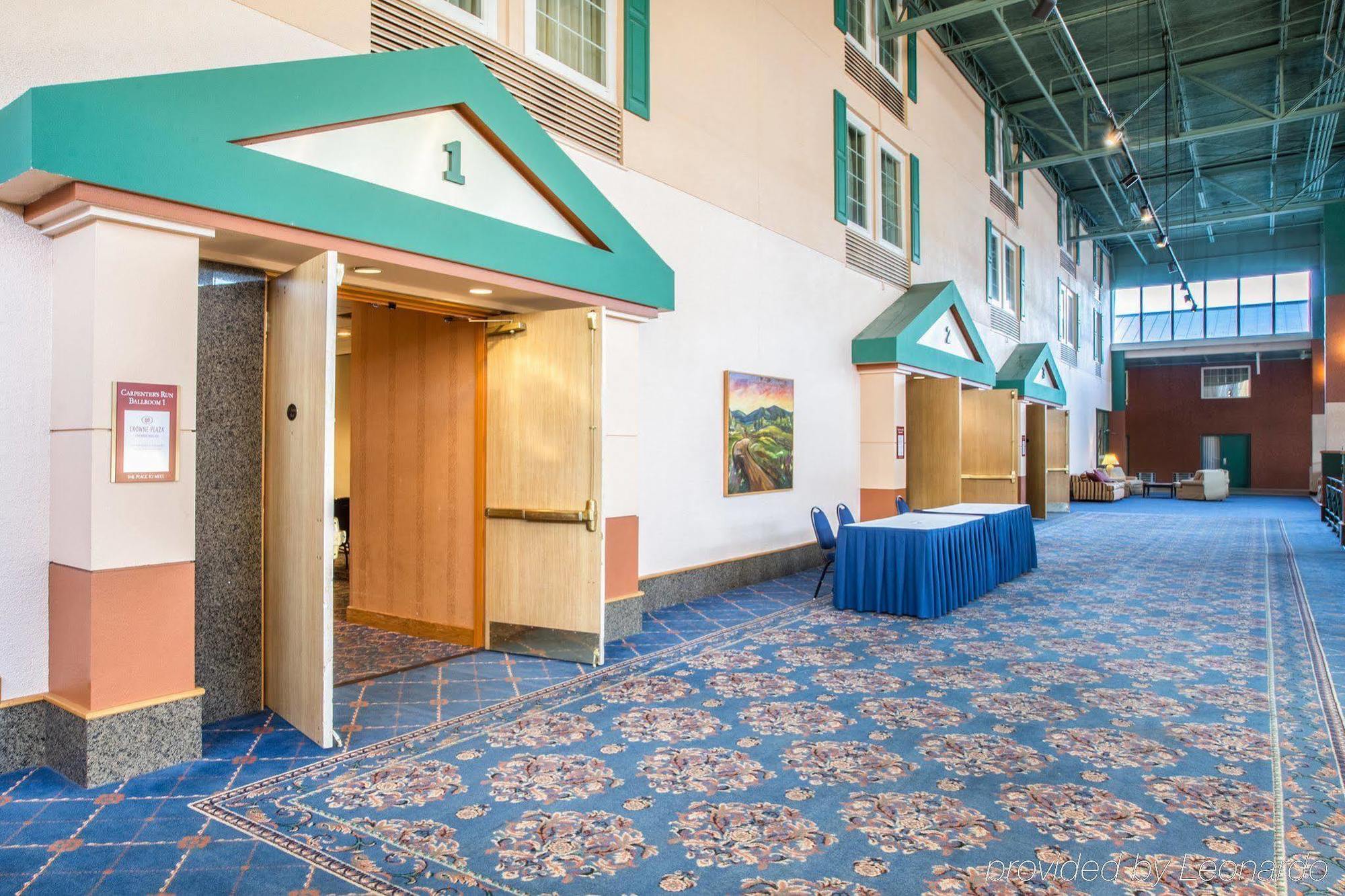 Quality Hotel Conference Center Cincinnati Blue Ash Exterior photo